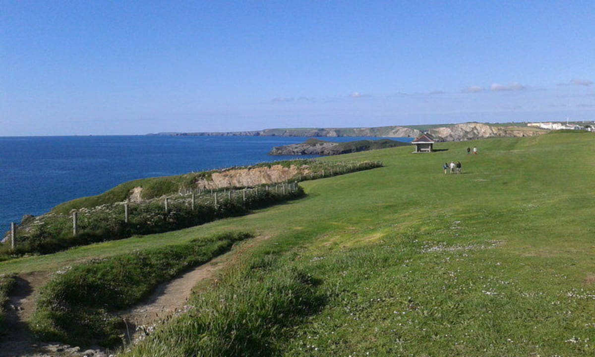 Steilküste gegenüber vom Hotel Hotel Bristol