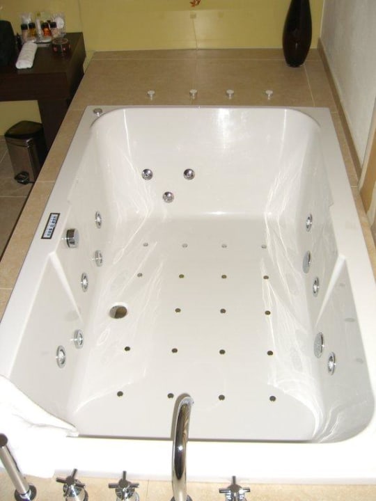 Whirlpool im Bad der Suite Hotel Golden Angel