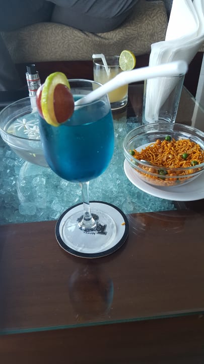 Cocktail an der Bar  Hotel Topaz