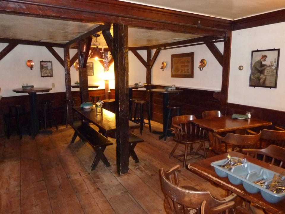 Pub Hotel Concord's Colonial Inn and Extended Stay Suites