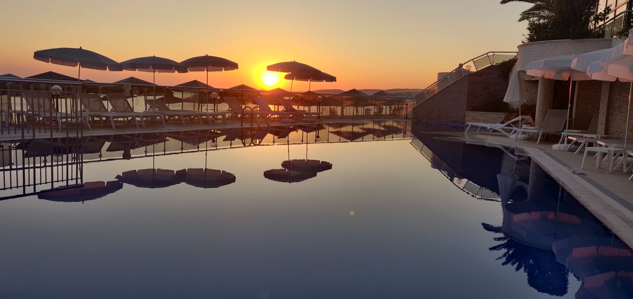 Pool Aska Hotel Just in Beach