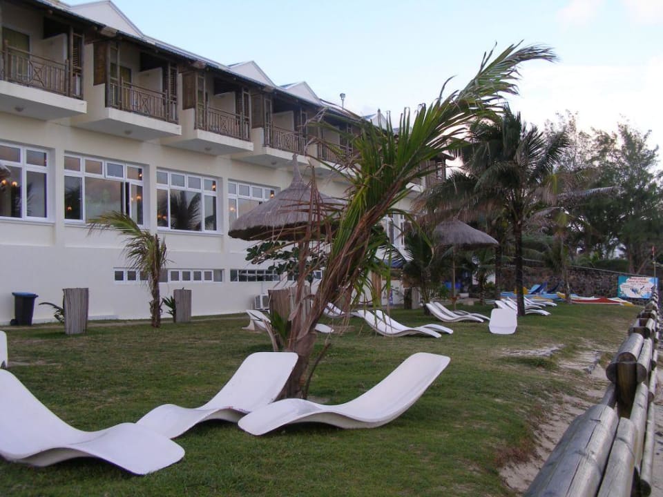 Hotelanlage Richtung Strand Le Peninsula Bay Beach Resort & Spa