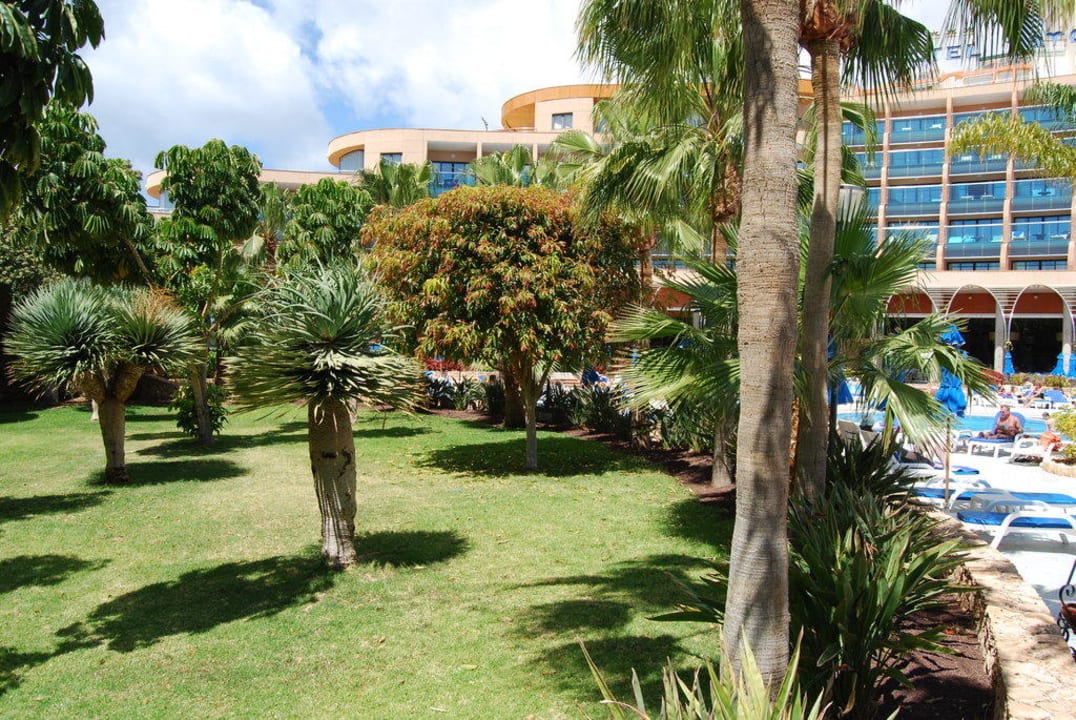 Blick vom Zimmer durch den Garten zum Pool MUR Hotel Faro Jandia & Spa Fuerteventura