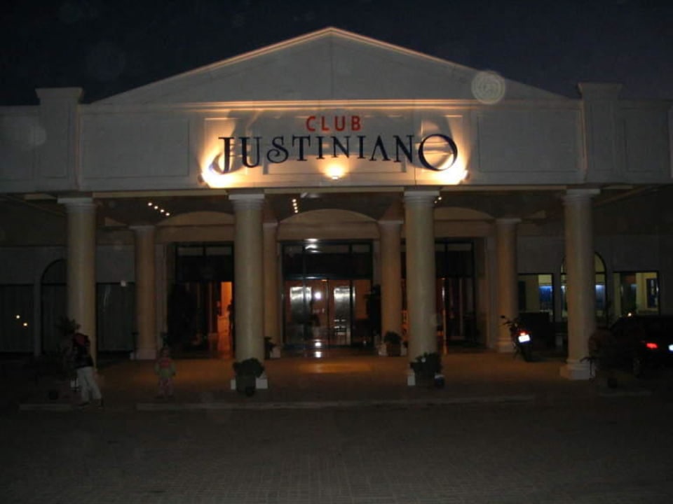 Hotel 1 Eingangsfront Justiniano Club Alanya