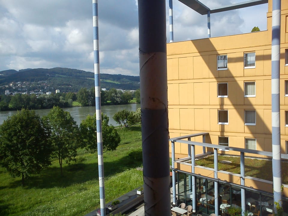 Blick auf die Donau Hotel Donauwelle Linz