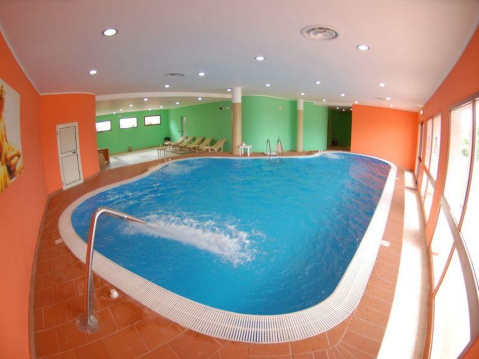 La piscina coperta Hotel Portogreco