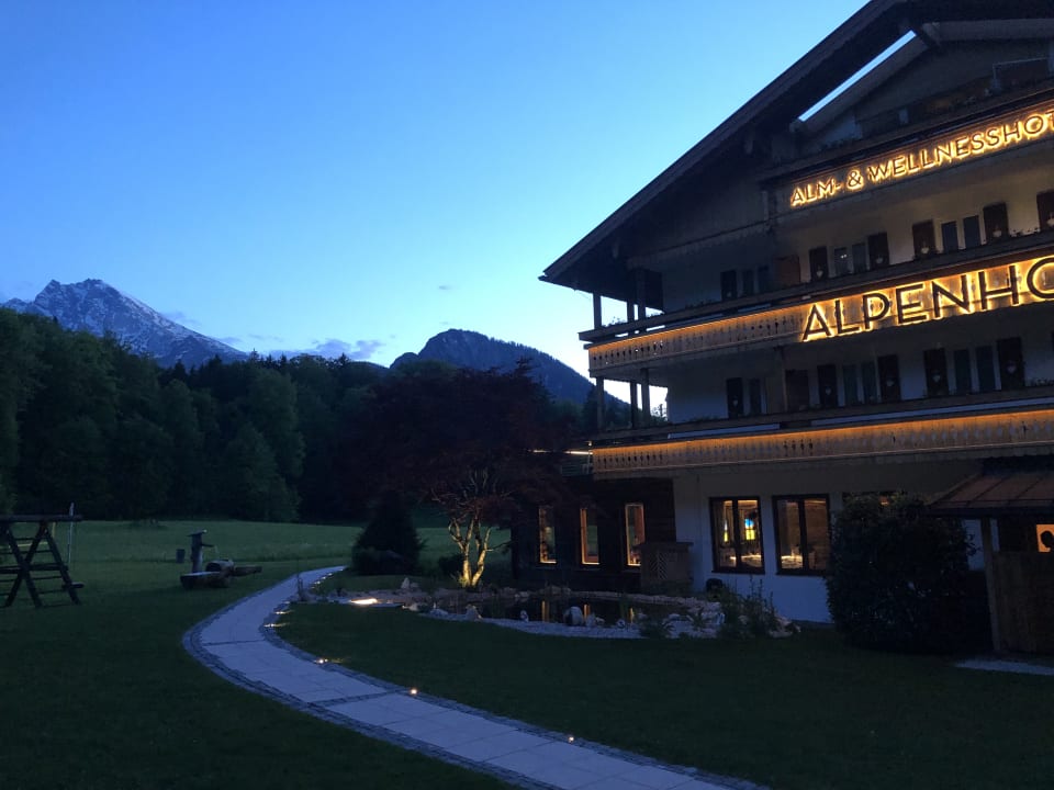 Außenansicht Alm- & Wellnesshotel Alpenhof