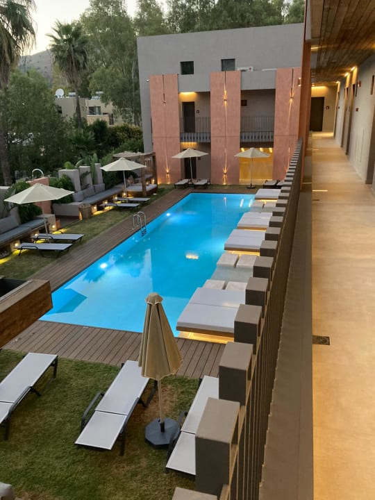 Pool Pilot Amphora Boutique Hotel