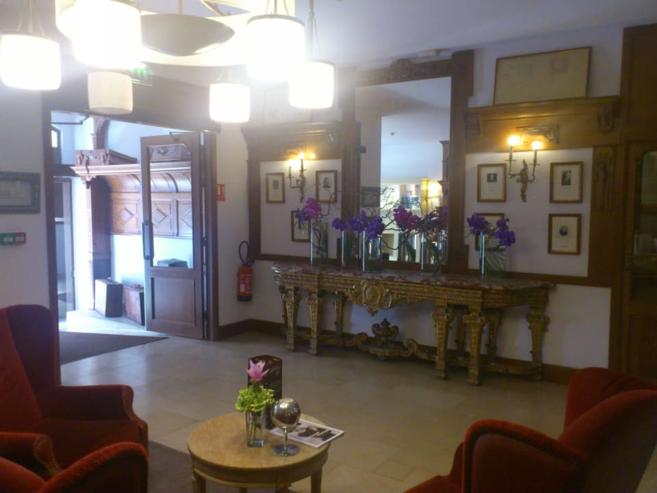 Entrance Grand Hotel Beauvau Vieux Port