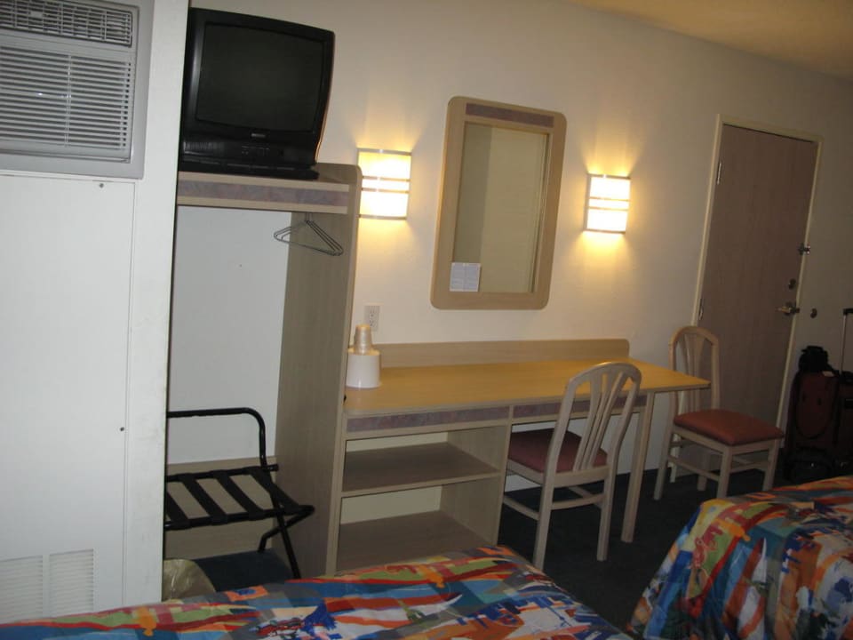 Klimaanlage und Schreibtisch Motel 6 Page