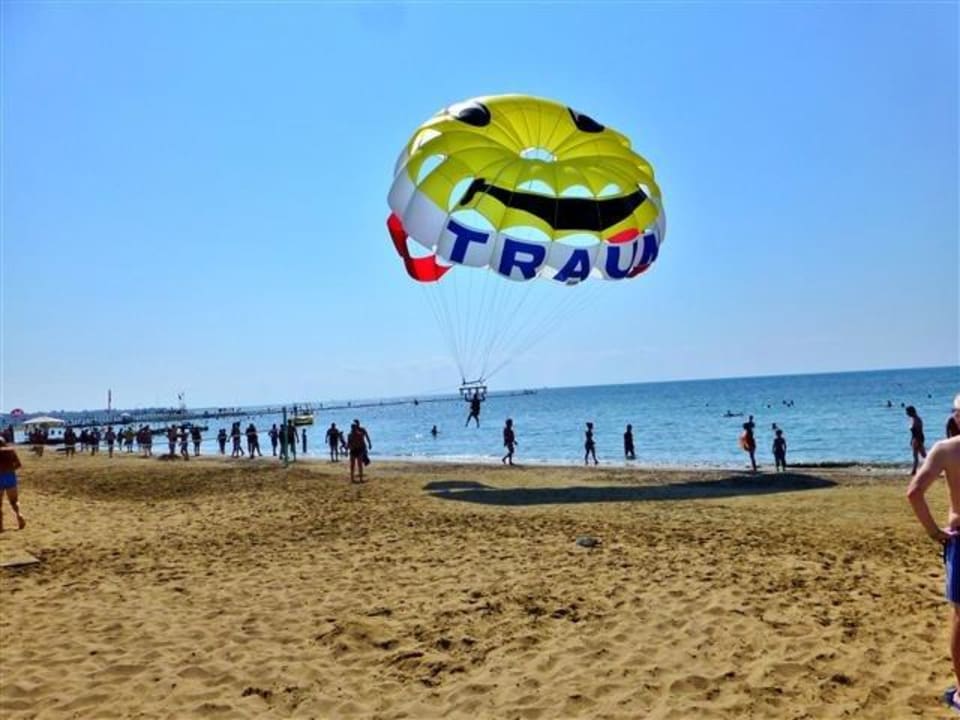 Am Strand des Hotel Seaden Corolla Hotel