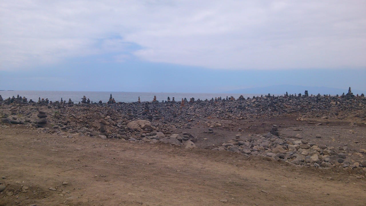 Steinstrand direkt vor dem Hotel Hotel Riu Arecas - Adults only