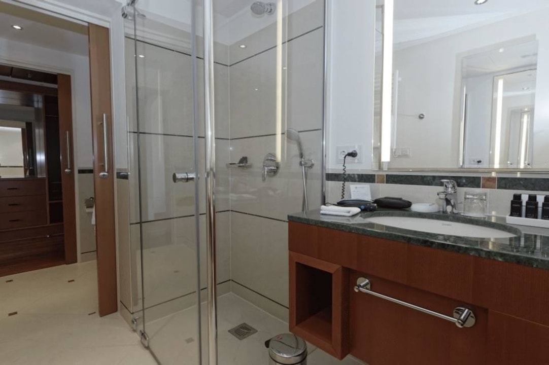 Große ebenerdige Dusche ATLANTIC Hotel Wilhelmshaven