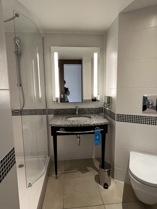 Zimmer Hampton by Hilton London Waterloo