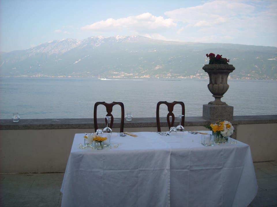 Tavolino a bordo lago  Hotel Bogliaco