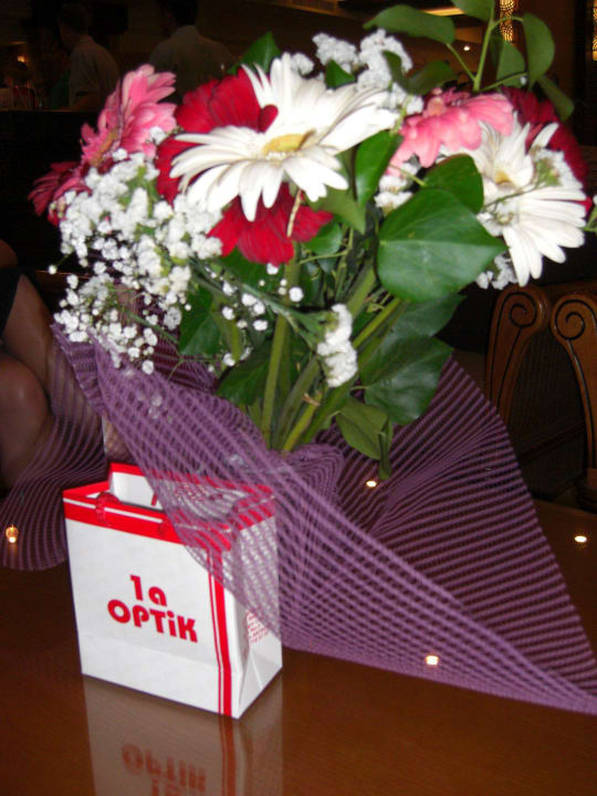 Danke für die tolle Brille und den Blumenstrauss! Belek Beach Resort Hotel