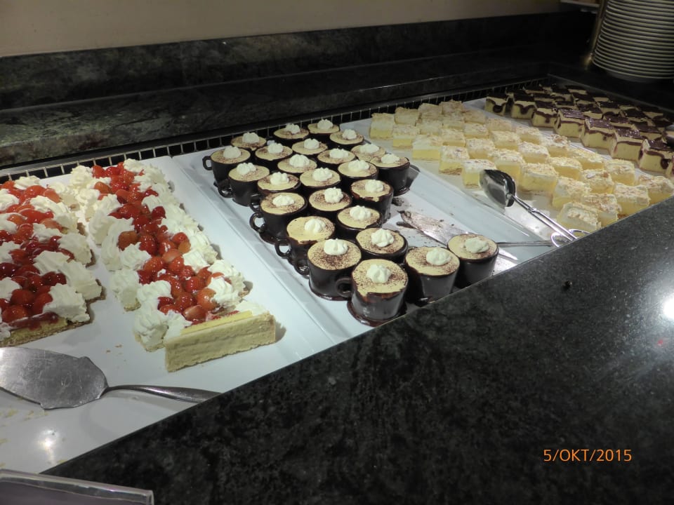 Ein Teil des Kuchenbüffets Sonnen Resort