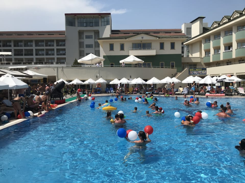 Pool Side Breeze Hotel