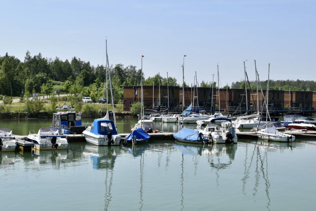 Außenansicht LAGOVIDA Ferienresort am Störmthaler See