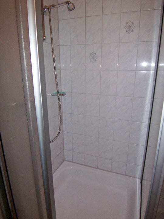 Einblick Dusche Hotel Columbus & Columbus Glamping