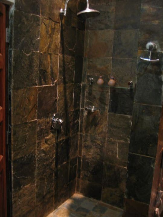 Dusche eines Standard-DZ Sun Siyam Olhuveli