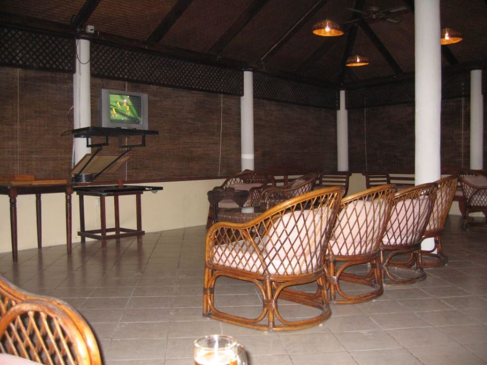 Fernsehraum Vilamendhoo Island Resort & Spa
