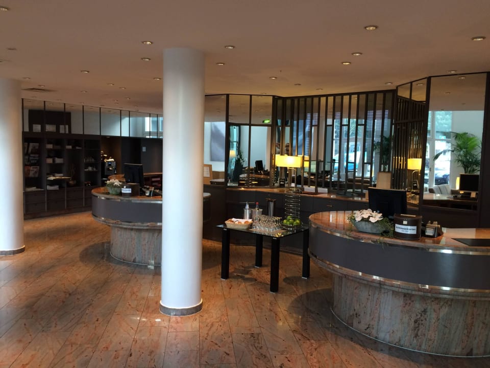 Rezeption Steigenberger Hotel Bielefelder Hof