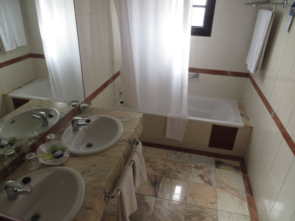 Bad Junior-Suite Bahia Principe Sunlight Costa Adeje