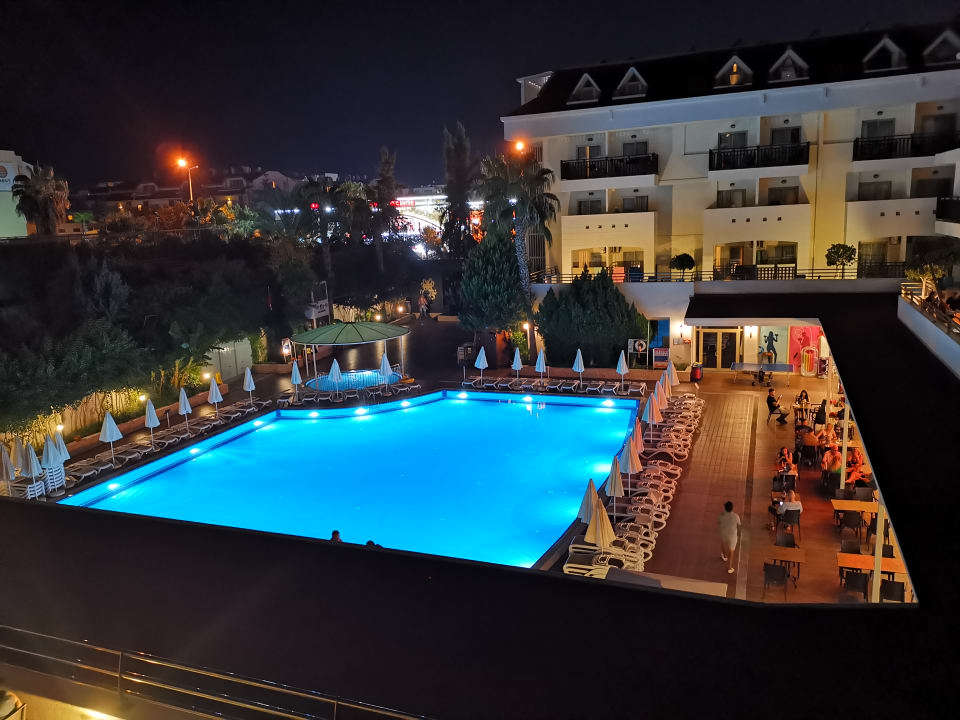 Pool Side Aquamarin Resort & Spa