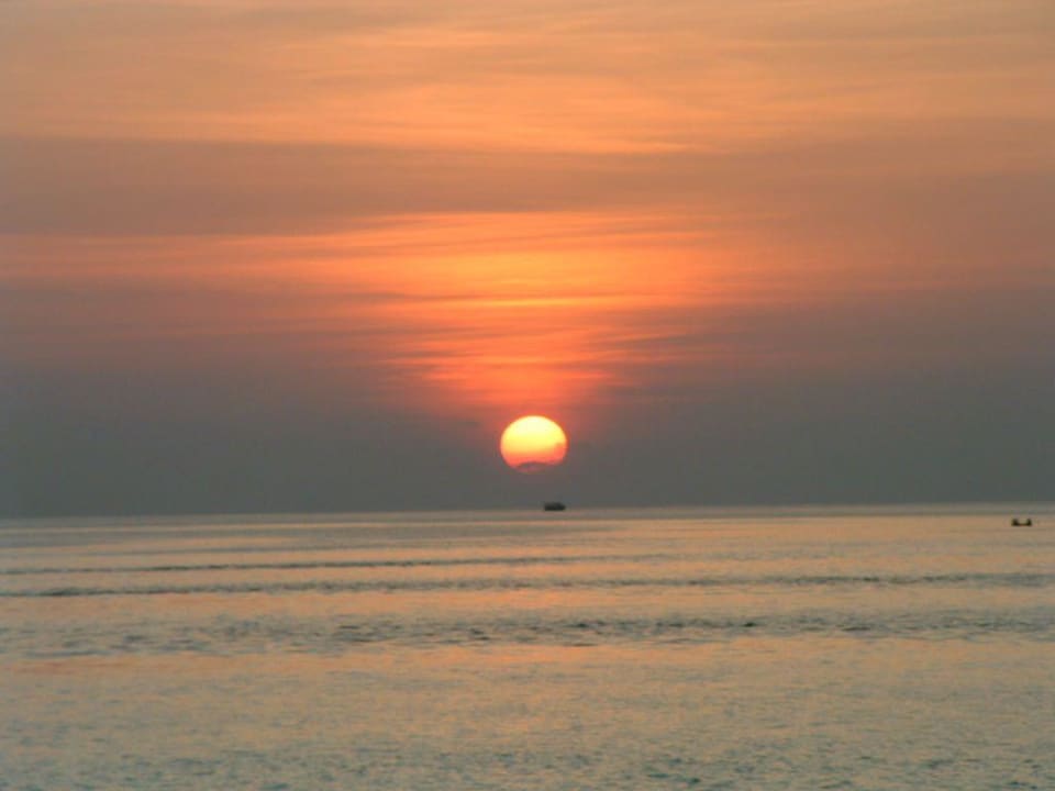 Zachód słońca Meeru Maldives Resort Island