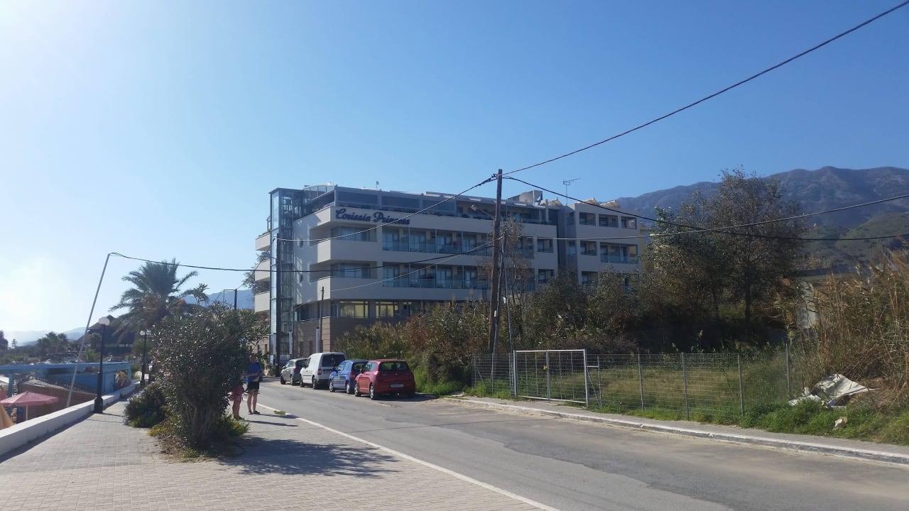 Hotel von der Strandstraße aus gesehen Richtung Ze Hotel Corissia Princess