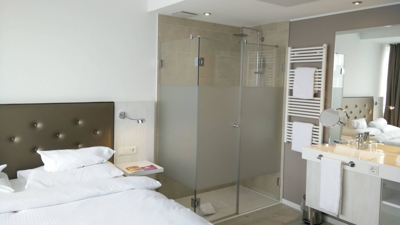 Die Dusche im Zimmer elaya hotel kleve