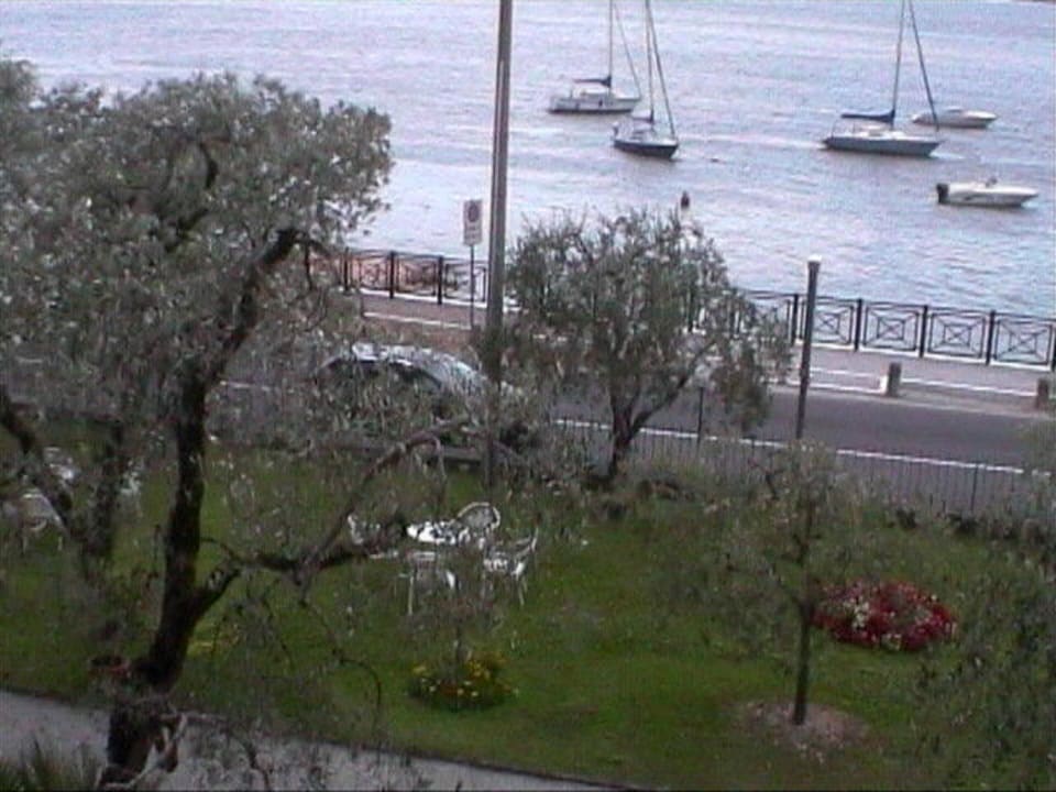 Vom Balkon 1. Stock Hotel Garden Torri Del Benaco
