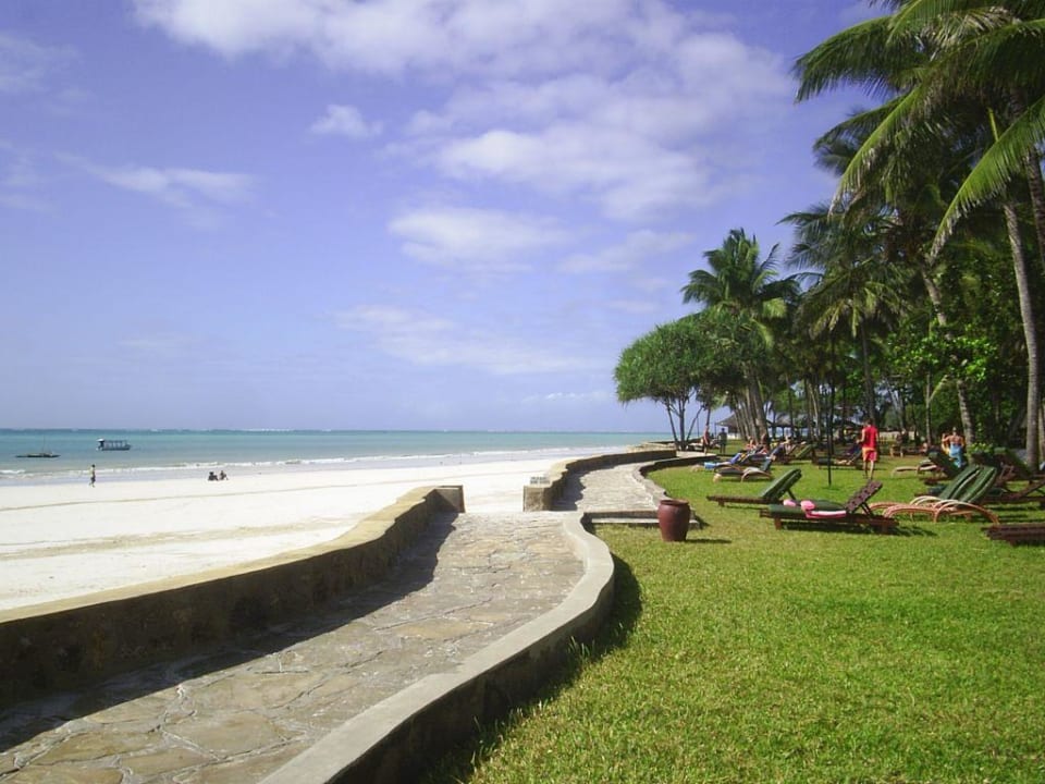 Strandpromenade im Hotelgarten Neptune Paradise Beach Resort & Spa