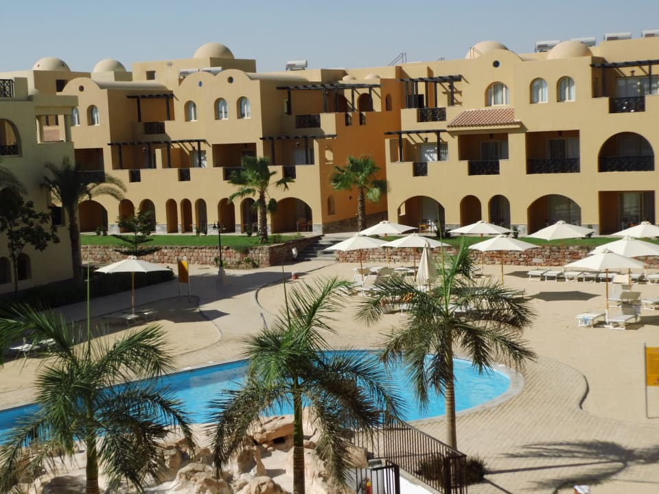 Ausblick aus dem Zimmer auf den Ruhepool Stella Garden Resort & Spa, Makadi Bay