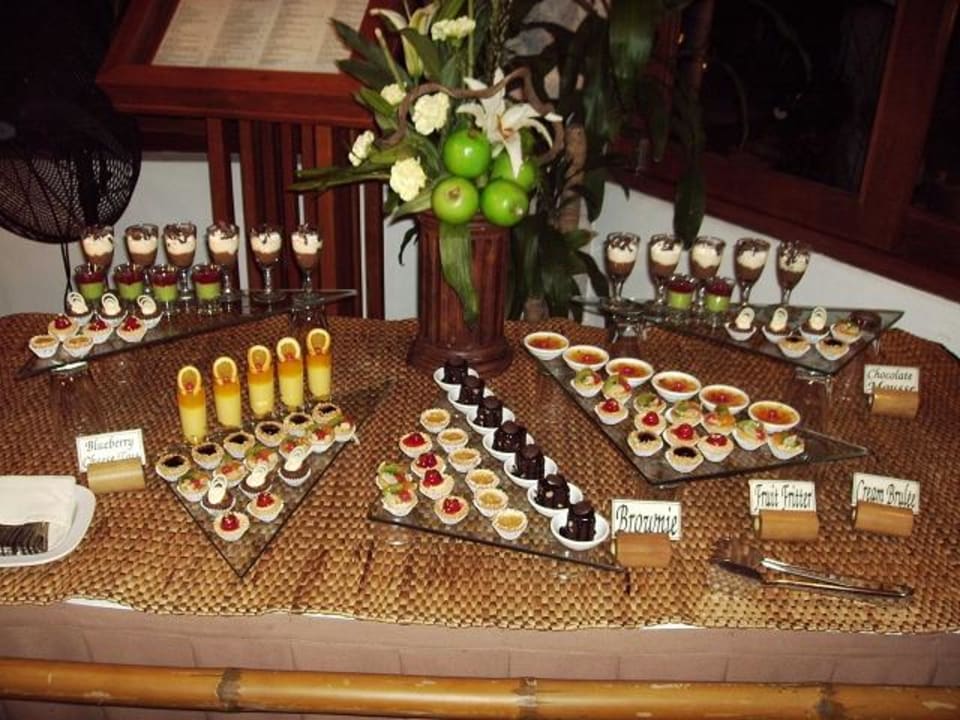 Samstagabendbuffet, hier Dessert Woodlands Hotel & Resort