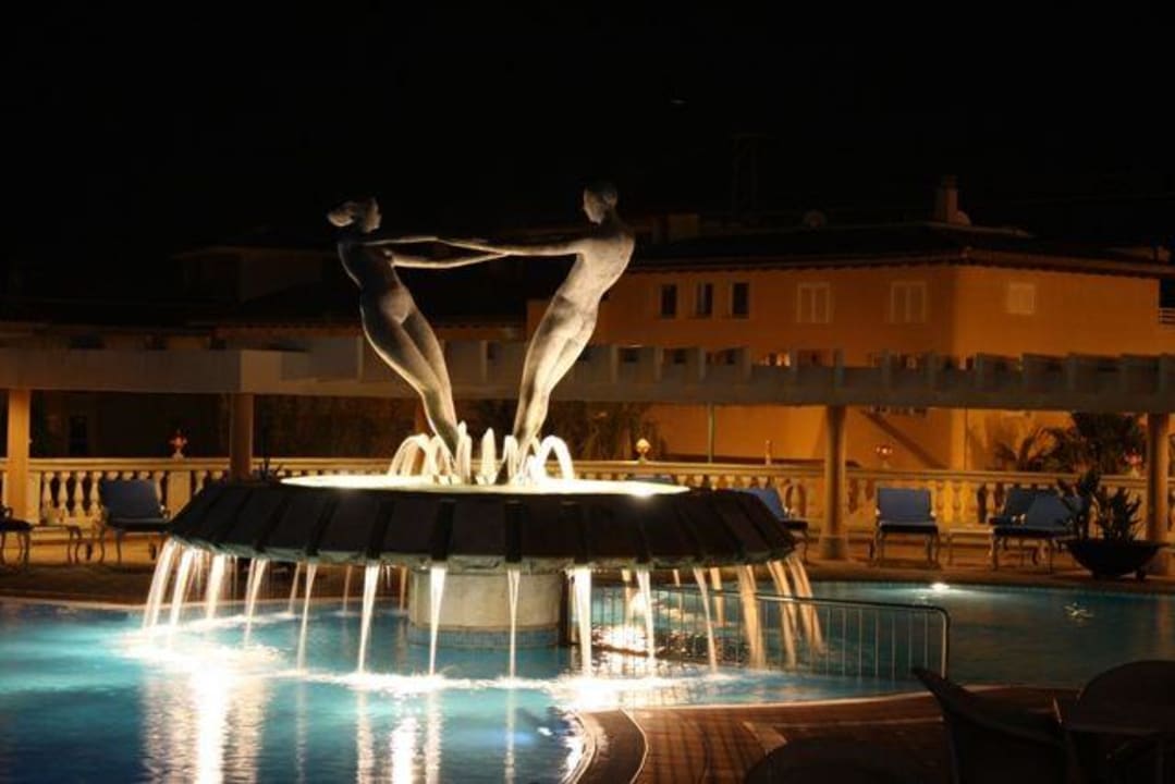 Pool oberhalb - es gibt zwei. GPRO Valparaiso Palace & Spa