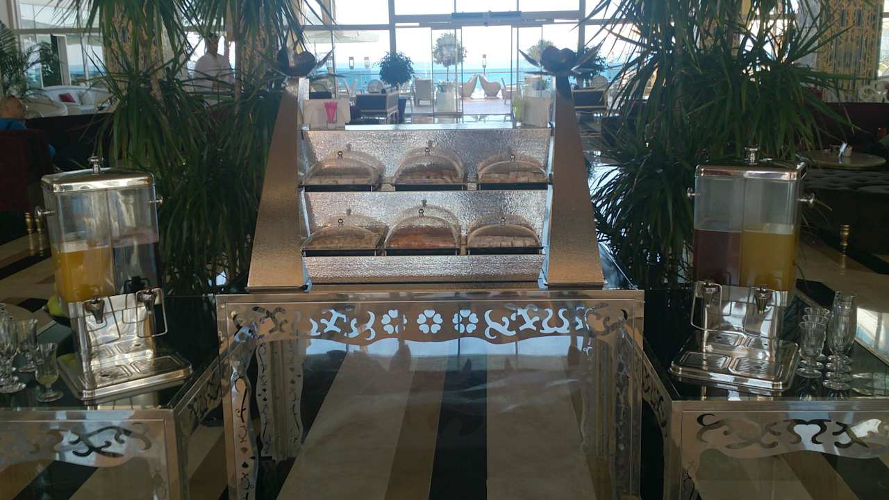 Datteln, Feigen und Süßes  Azura Deluxe Resort & Spa Hotel