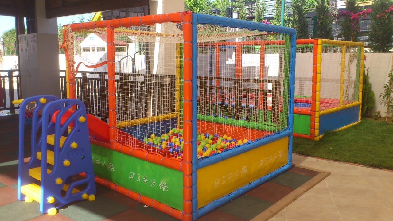 Spaß für Kinder unter den Rutschen Adalya Ocean Deluxe