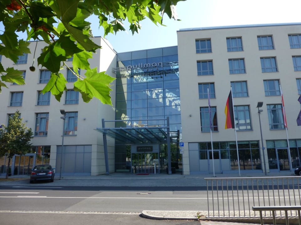 Hoteleingang Dorint Hotel am Dom Erfurt