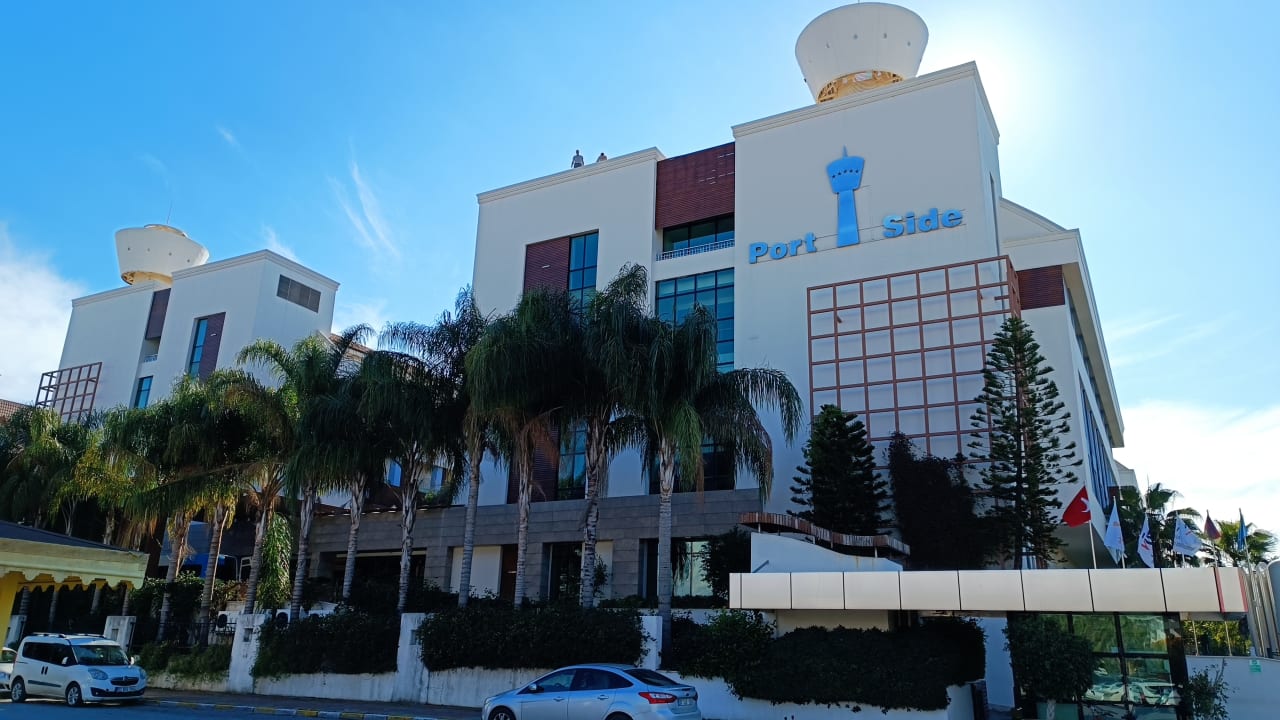 Außenansicht Port Side Resort Hotel
