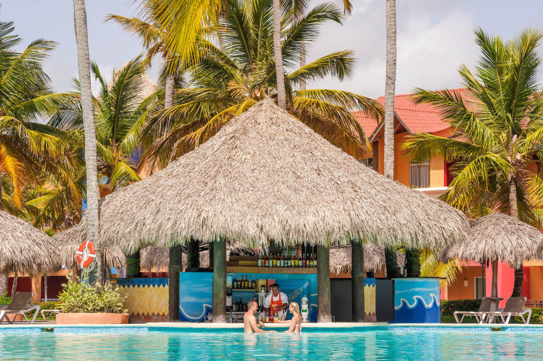 Pool | Splash Bar Punta Cana Princess All Suites Resort & Spa
