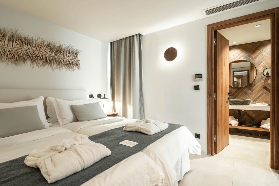 Zimmer Domes Aulūs Zante, Autograph Collection