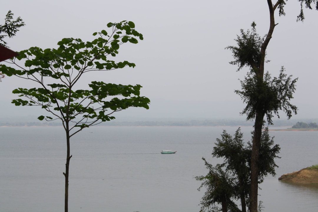 Schöner Blick von der Terrasse unseres Bungalows Parjatan Holiday Complex