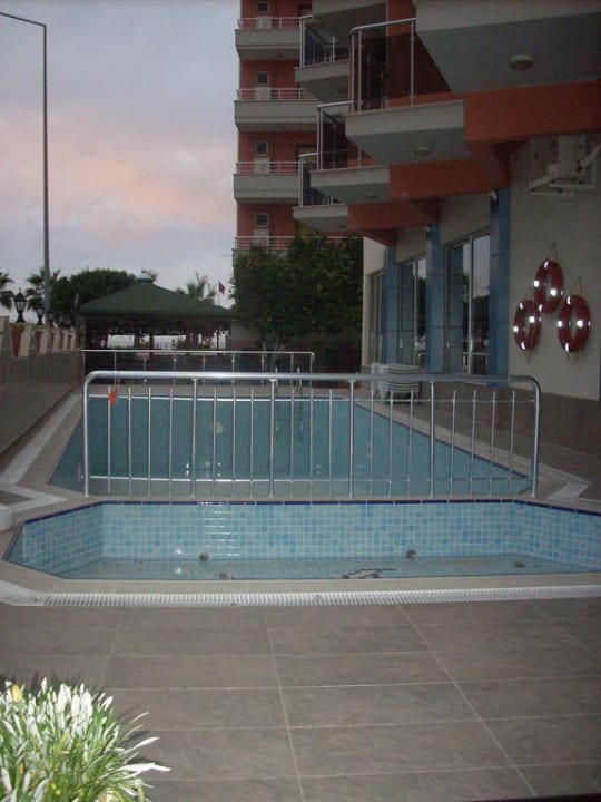 Der Pool Kleopatra Balik