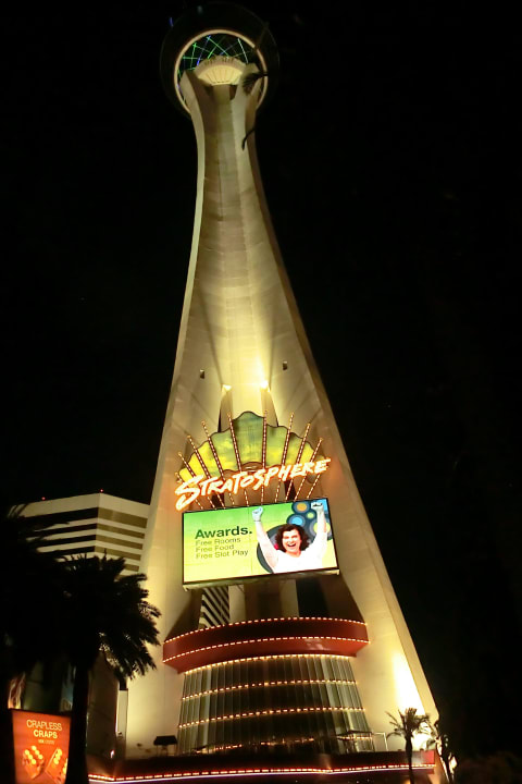 Angeleuchteter Tower The STRAT Hotel, Casino and SkyPod
