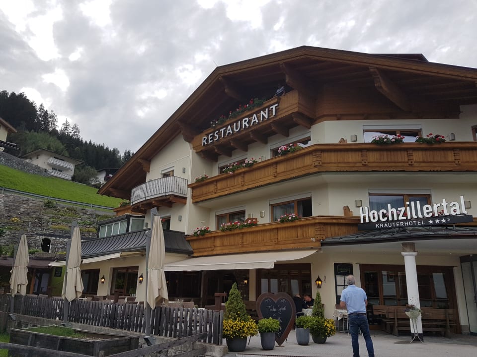 Außenansicht Kräuterhotel Hochzillertal
