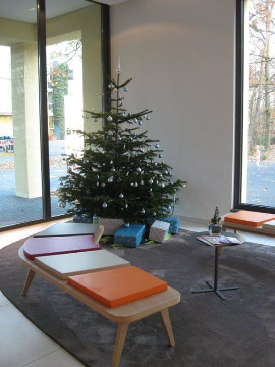 Weihnachtsbaum...alles sehr schön geschmückt Lindner Hotel Frankfurt Sportpark, part of JdV by Hyatt