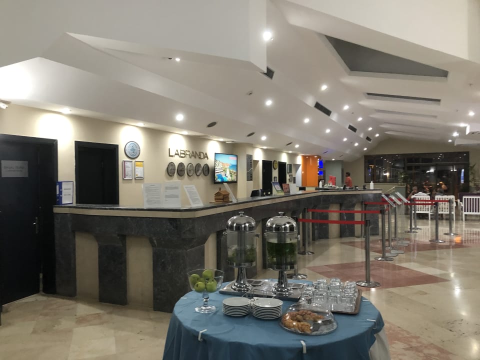 Lobby Asteria Collection Side