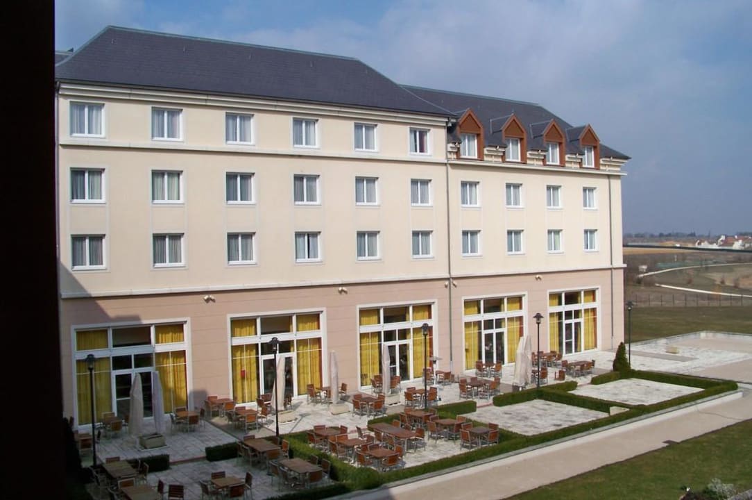 Blick vom Zimmer auf den Speisesaal Grand Magic Hotel